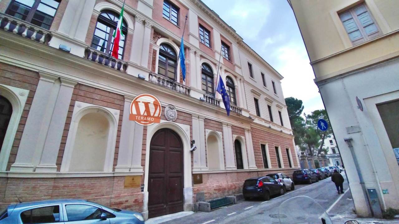 Sede Provincia di Teramo 01 vista ingresso Location WP Teramo