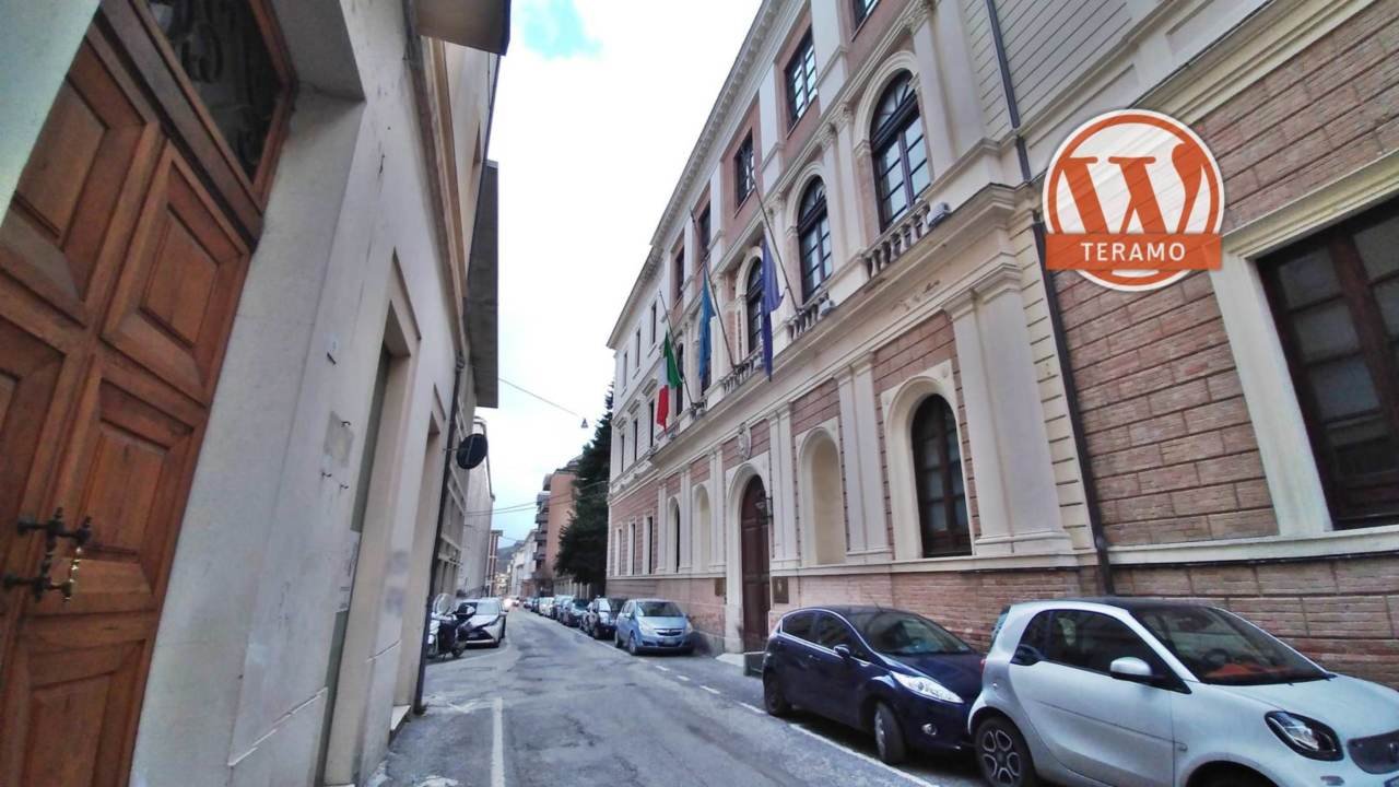 Sede Provincia di Teramo 02 vista laterale dx Location WP Teramo