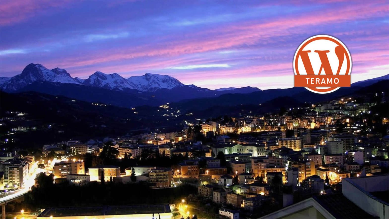 WP Teramo, WordPress Community, vista di Teramo all'imbrunire con il Gran Sasso sullo sfondo